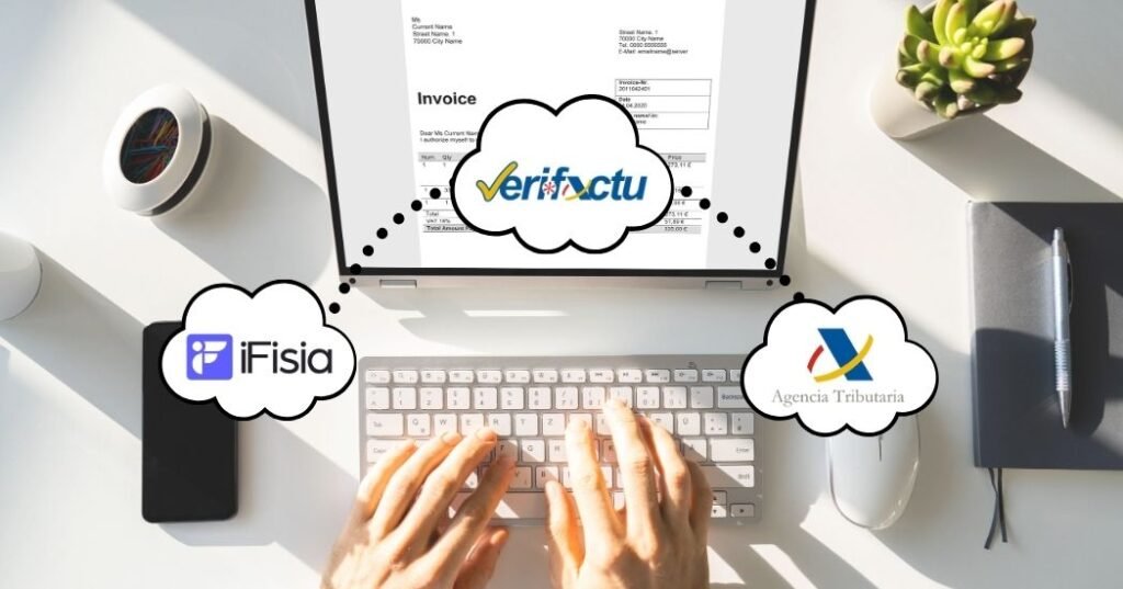 Ordenador portátil de una clínica de fisioterapia en la que se ve como Verifactu es el puente entre Fisio y la agencia tributaria